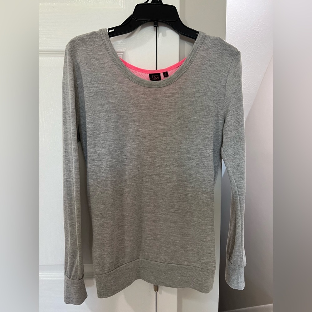 Very comfortable soft blouse, gray and pink, beautiful back with mesh insert